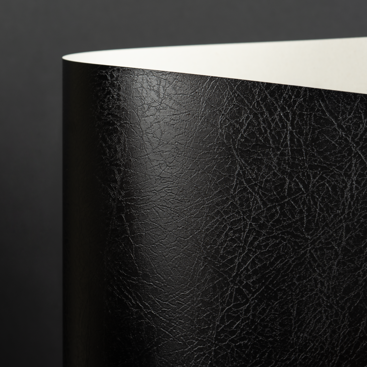 Gloss Brava, Black (021-00177L)