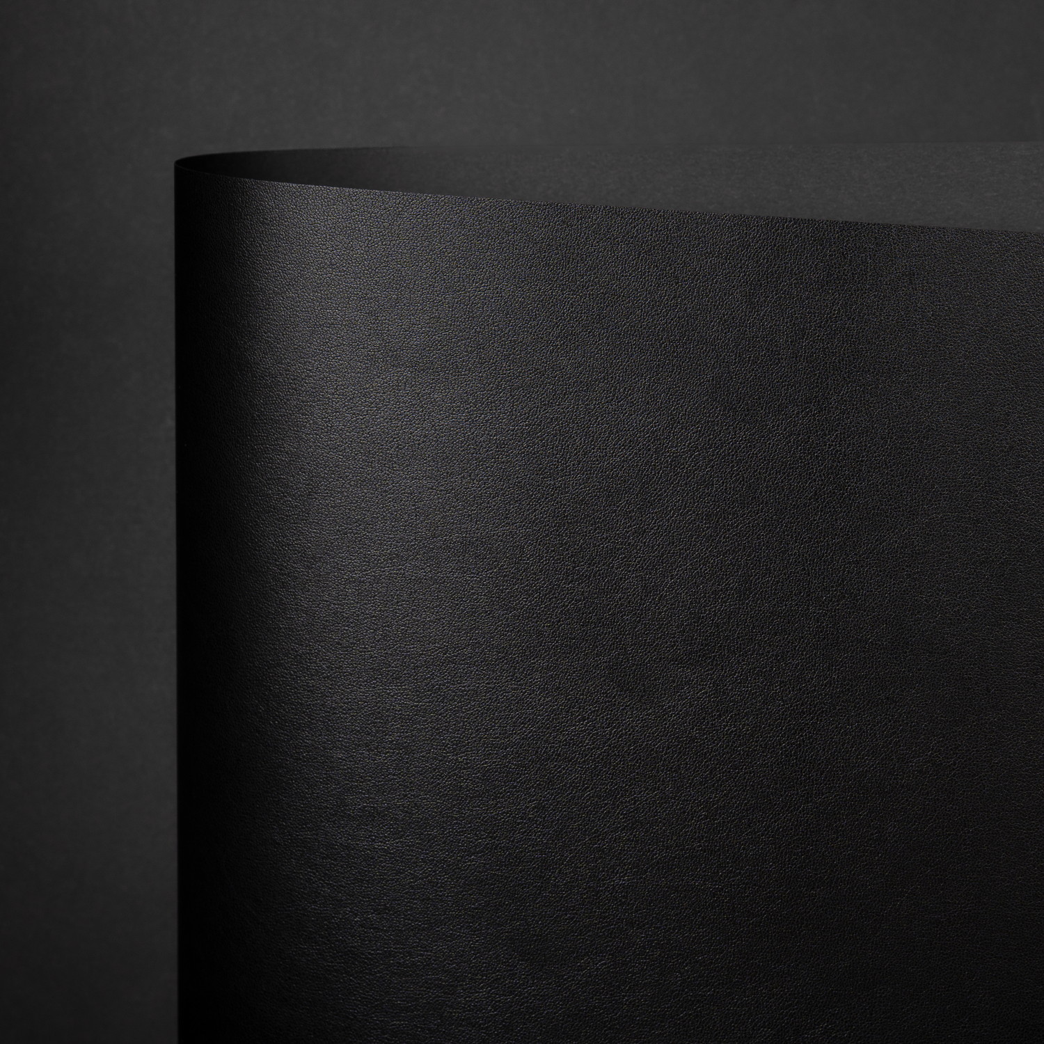 Pierre, Black (YNI-001)